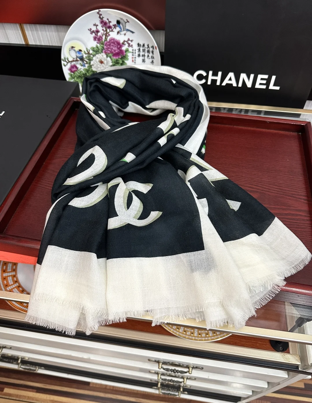 CHANEL Scarves Cashmere Black-White-Green-Red 100X200CM A7010072096 - Image 6