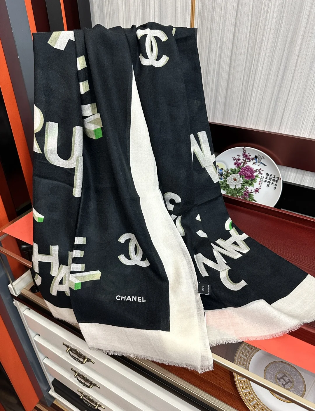 CHANEL Scarves Cashmere Black-White-Green-Red 100X200CM A7010072096 - Image 8