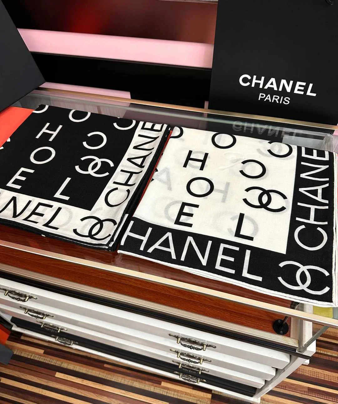 CHANEL Scarves Silk Cashmere Cream-Black 140X140 B0510073021 - Image 2