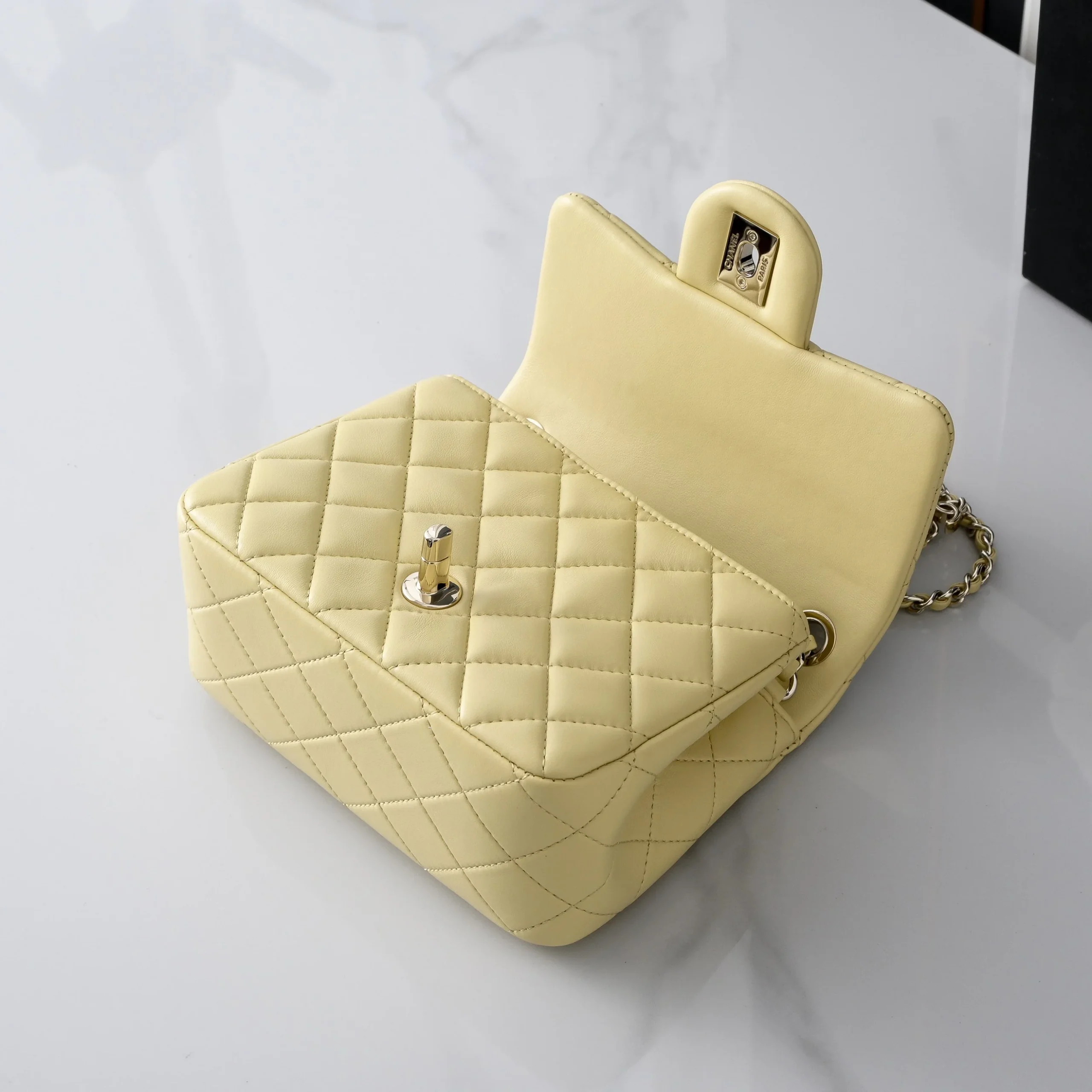 CHANEL Shoulder Bags Lambskin Leather Yellow-Silver 13X18X7CM G3010062238 - Image 4
