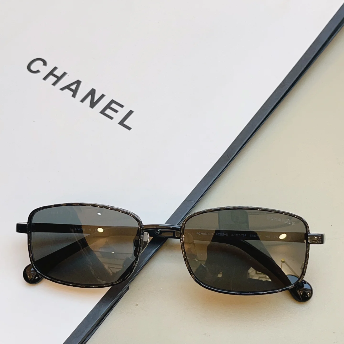 CHANEL Sunglasses A2510072580