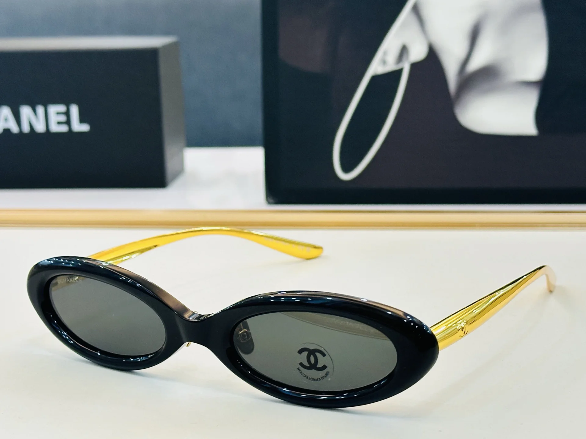 CHANEL Sunglasses A3510071804 - Image 4