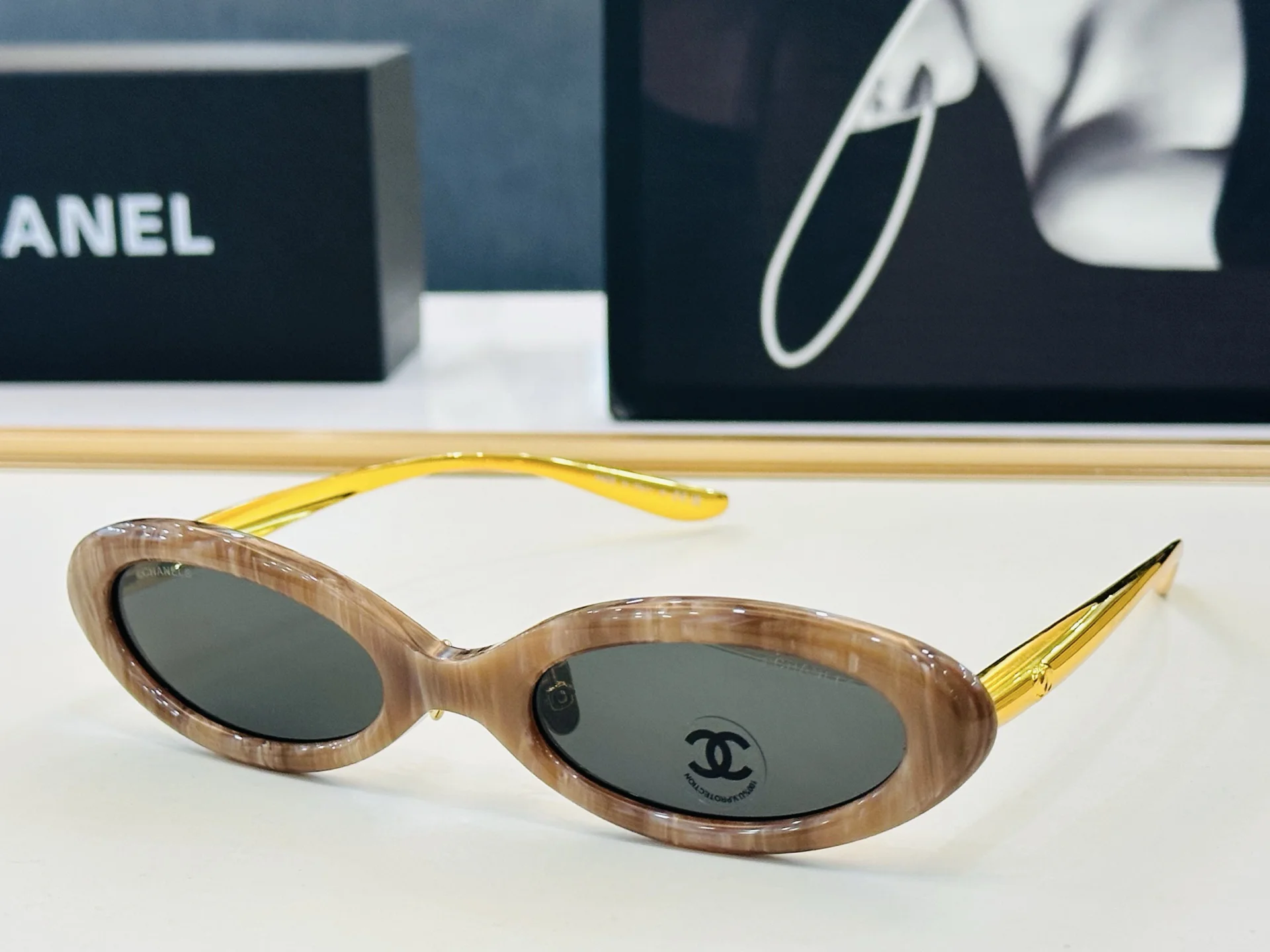 CHANEL Sunglasses A3510071804 - Image 7