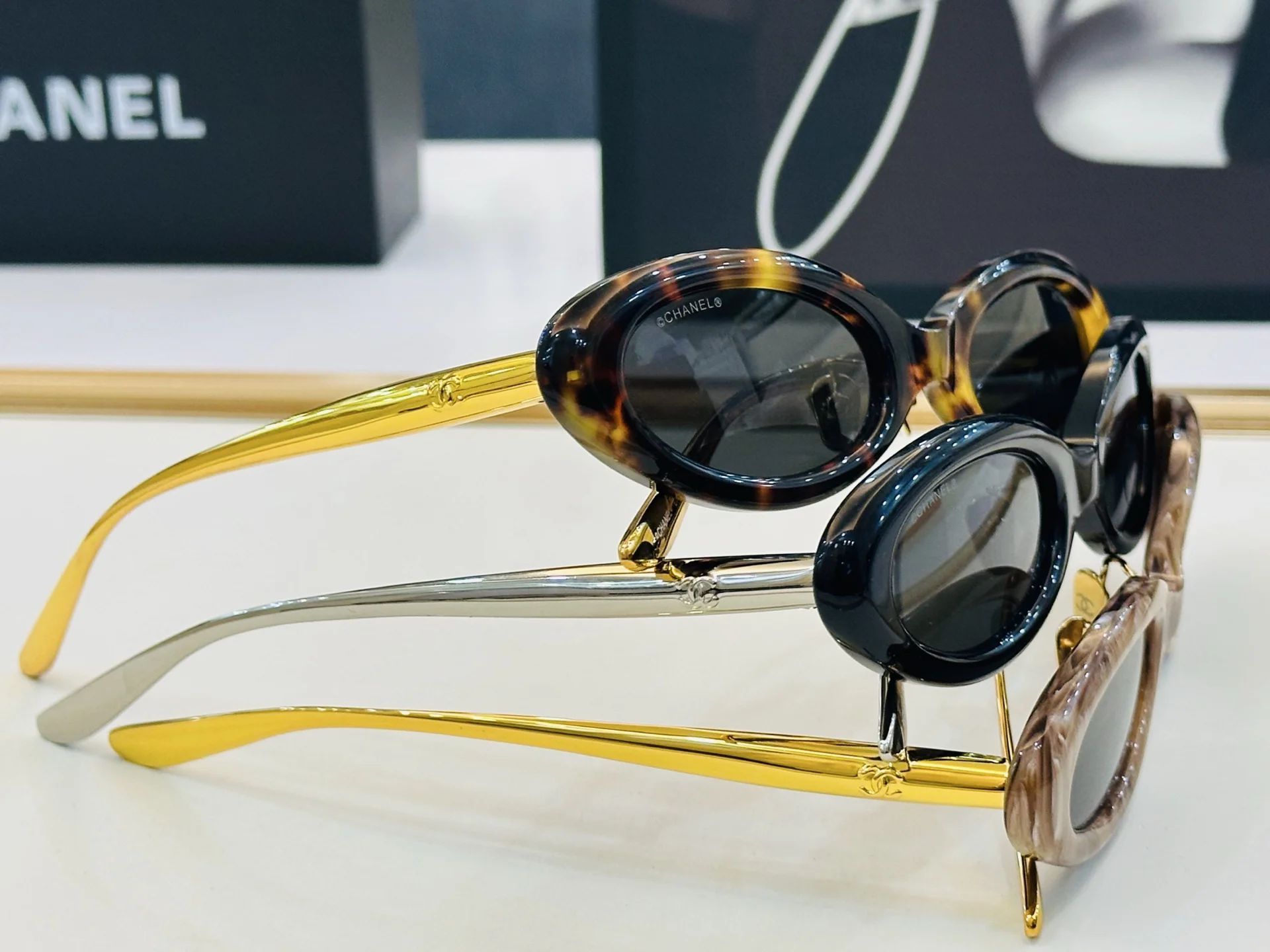 CHANEL Sunglasses A3510071804 - Image 8