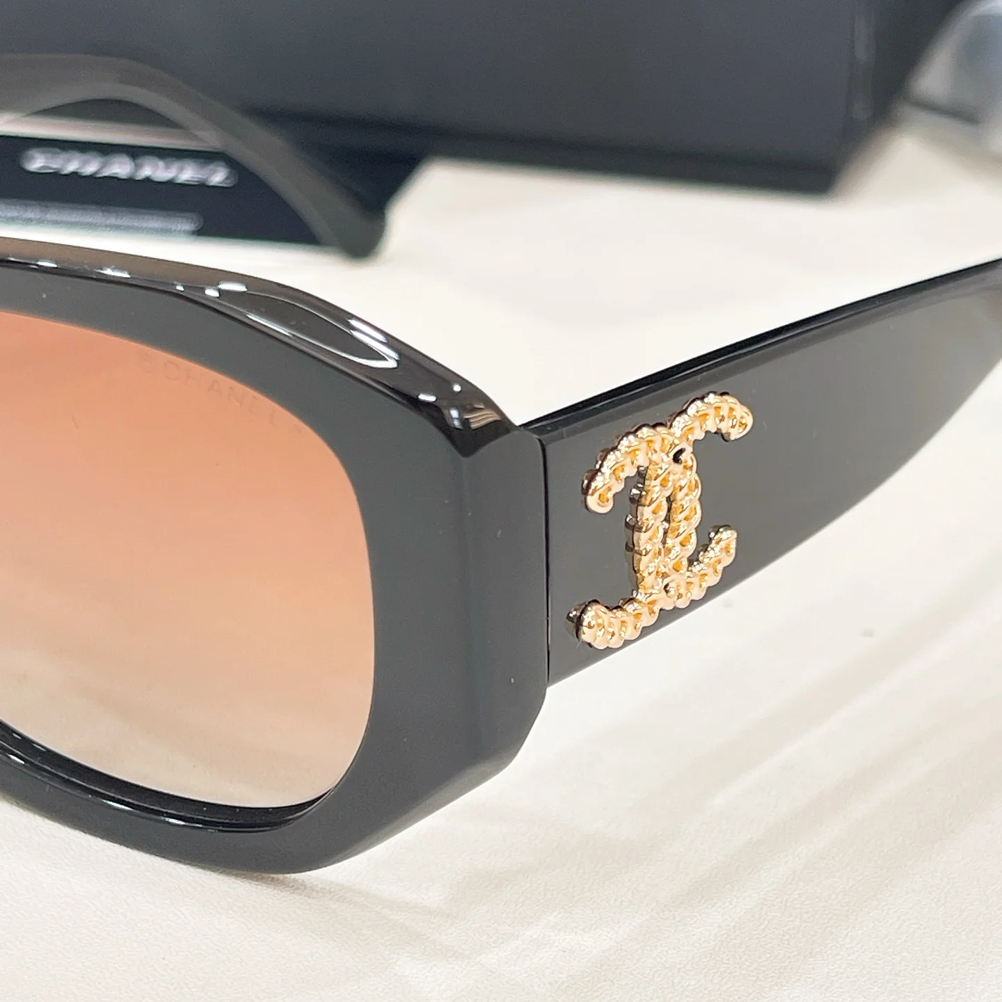 CHANEL Sunglasses A3510071852 - Image 4