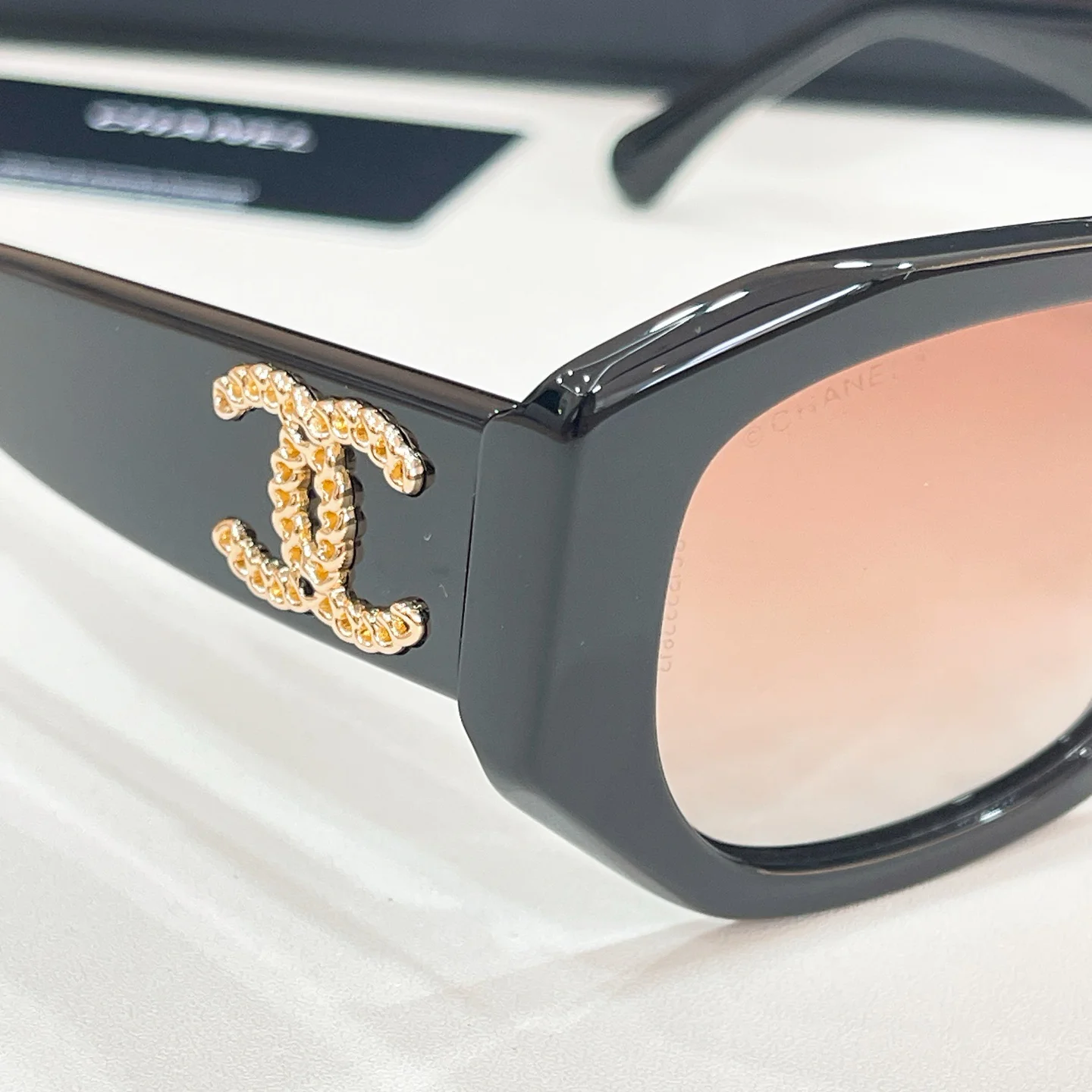 CHANEL Sunglasses A3510071852 - Image 5