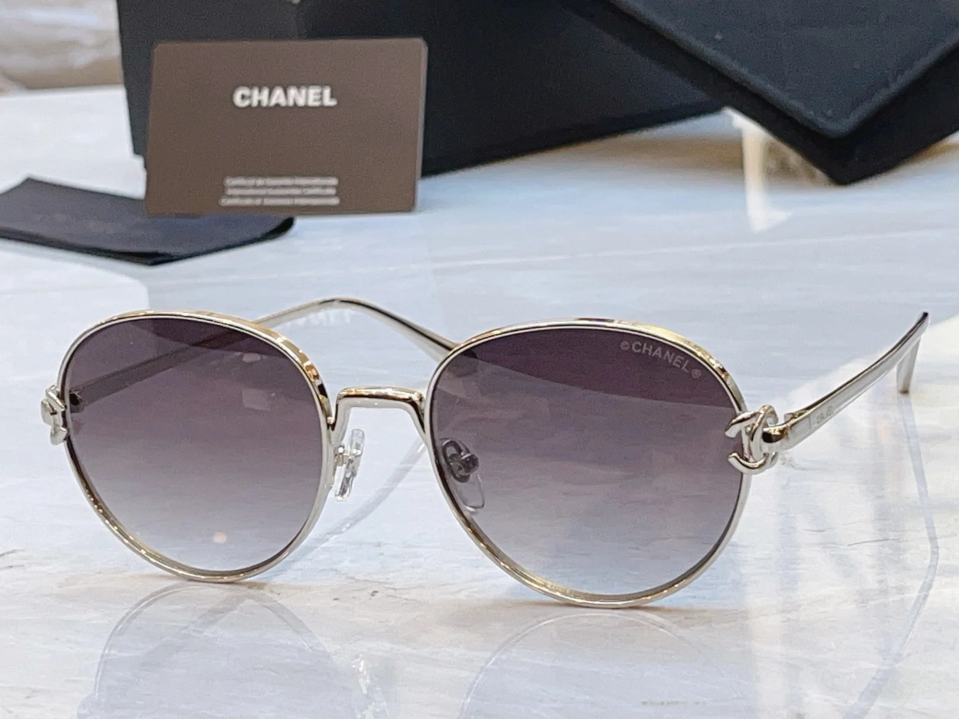 CHANEL Sunglasses A3510072735 - Image 4