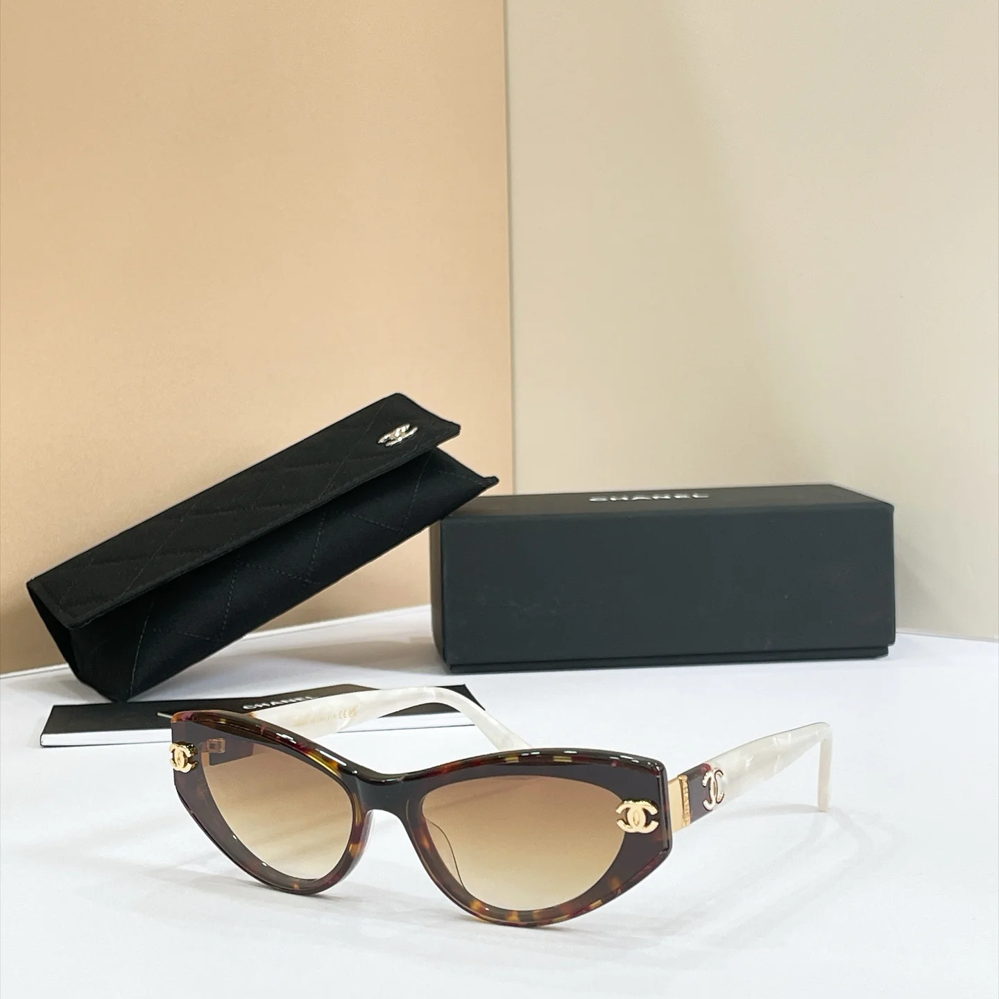 CHANEL Sunglasses A3510073228