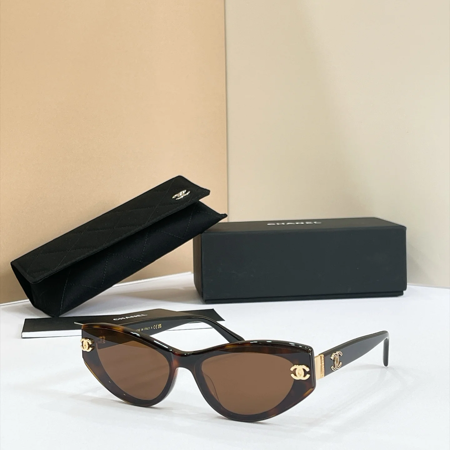 CHANEL Sunglasses A3510073228 - Image 4