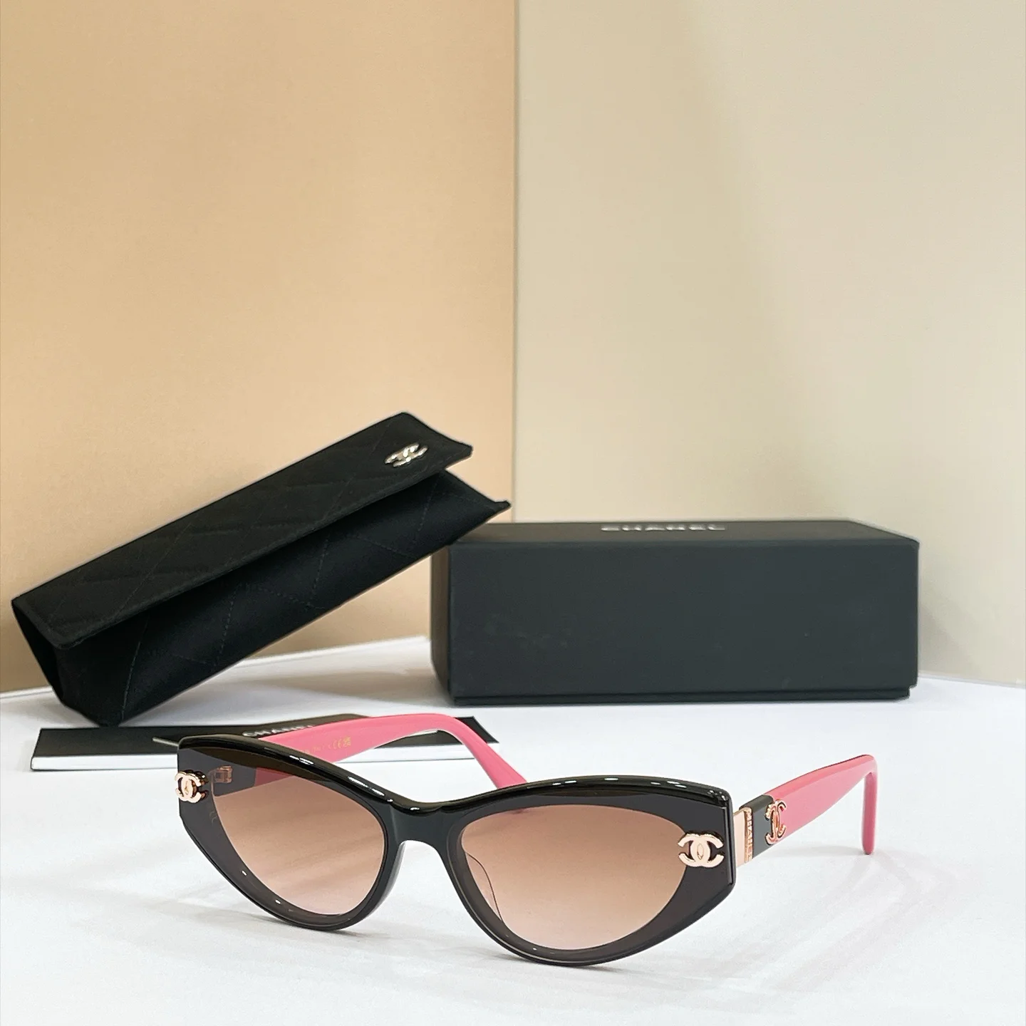 CHANEL Sunglasses A3510073228 - Image 5