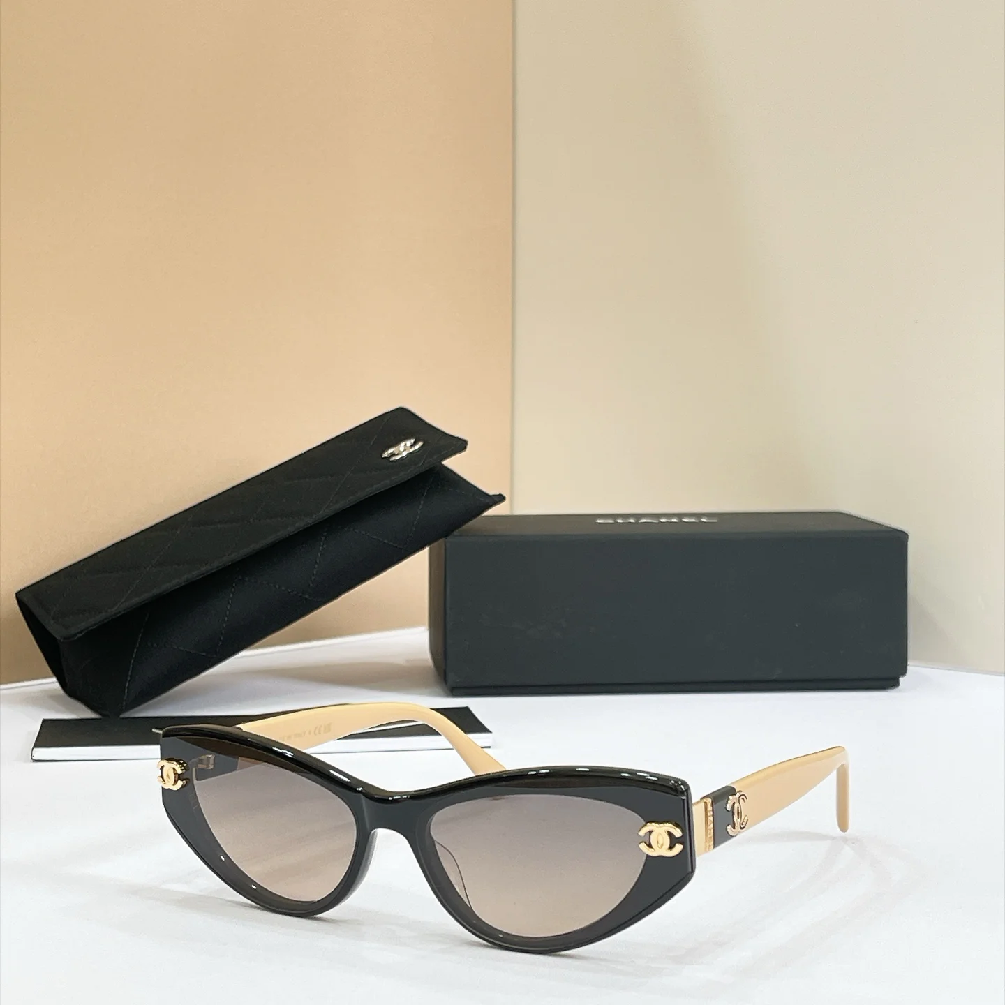 CHANEL Sunglasses A3510073228 - Image 7
