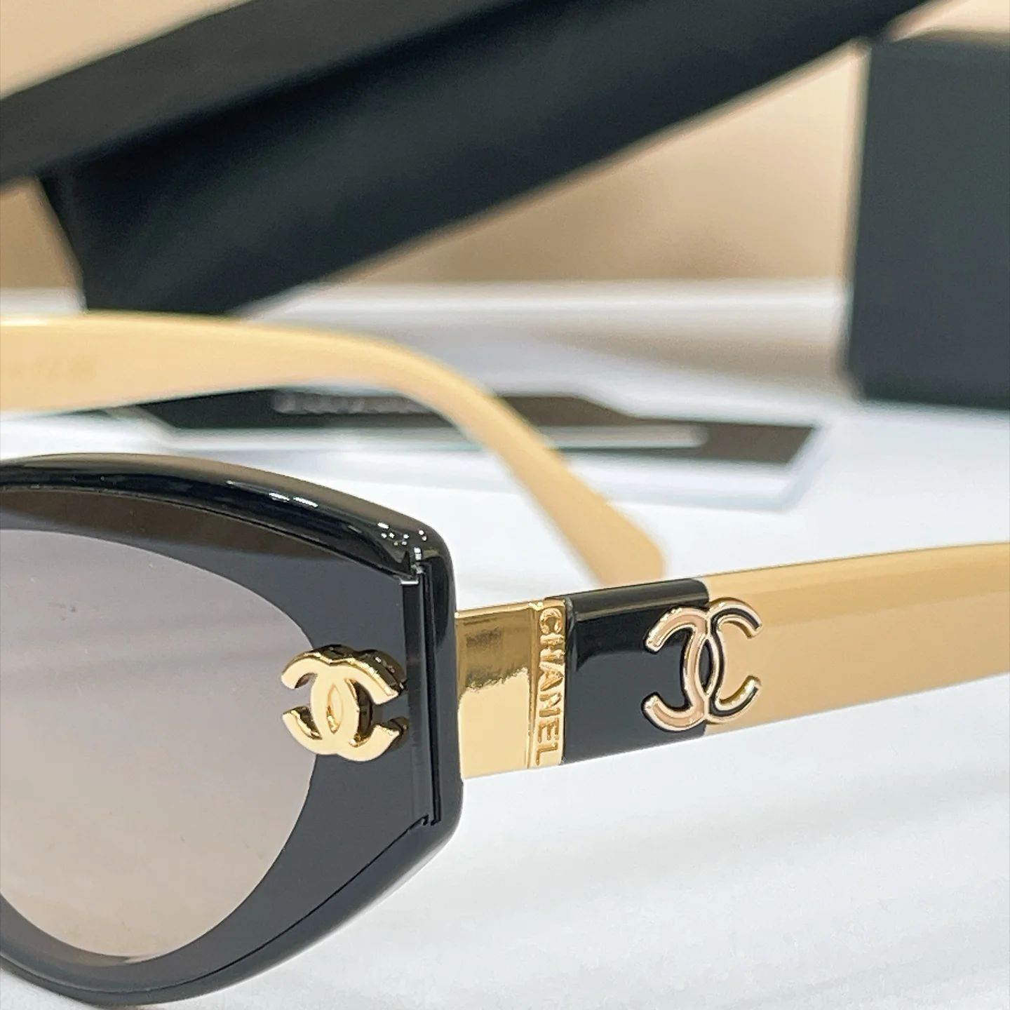 CHANEL Sunglasses A3510073228 - Image 8