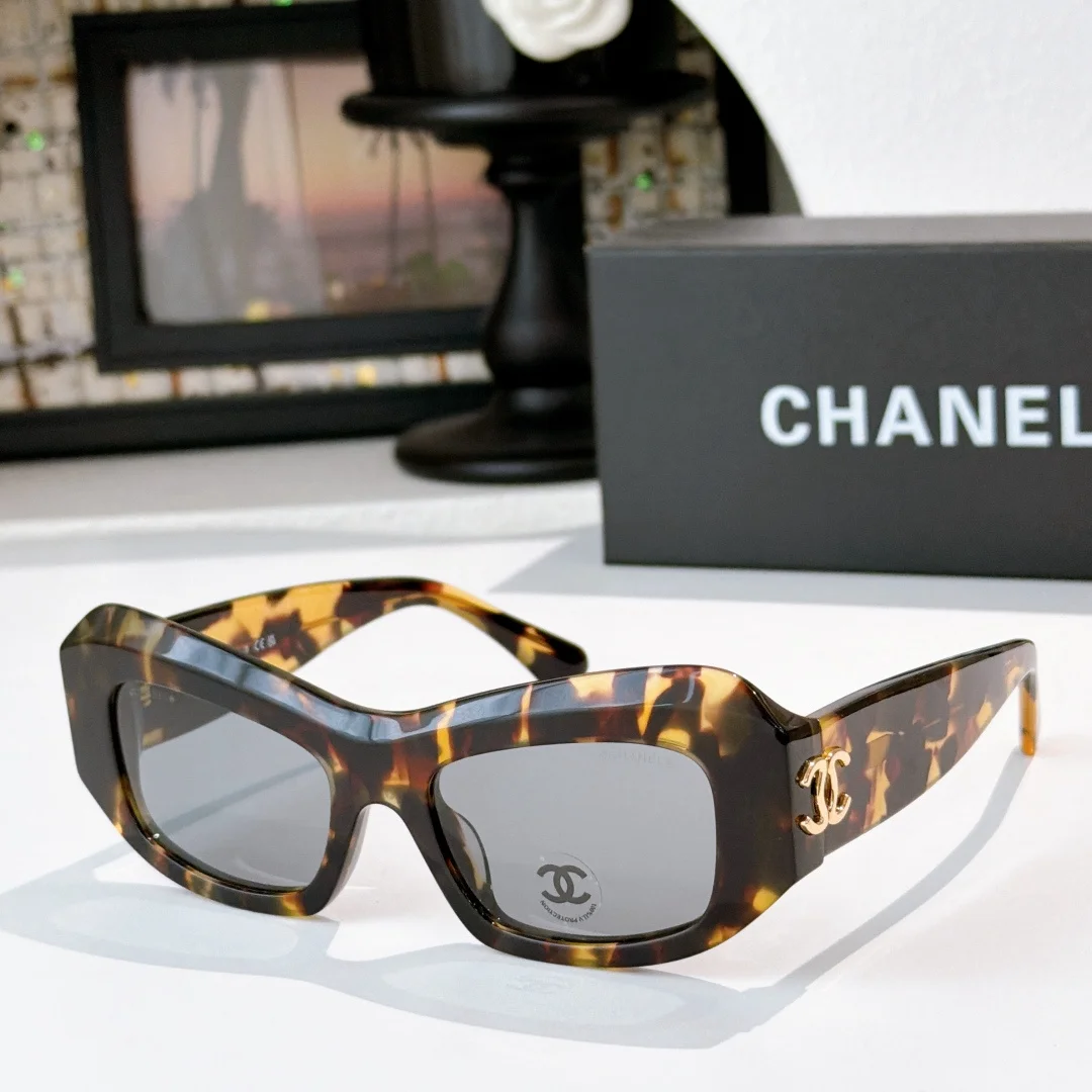 CHANEL Sunglasses A3510073634 - Image 6