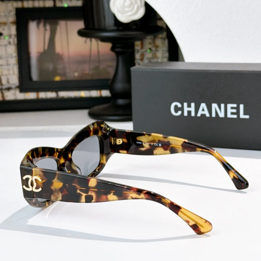 CHANEL Sunglasses A3510073634 - Image 7
