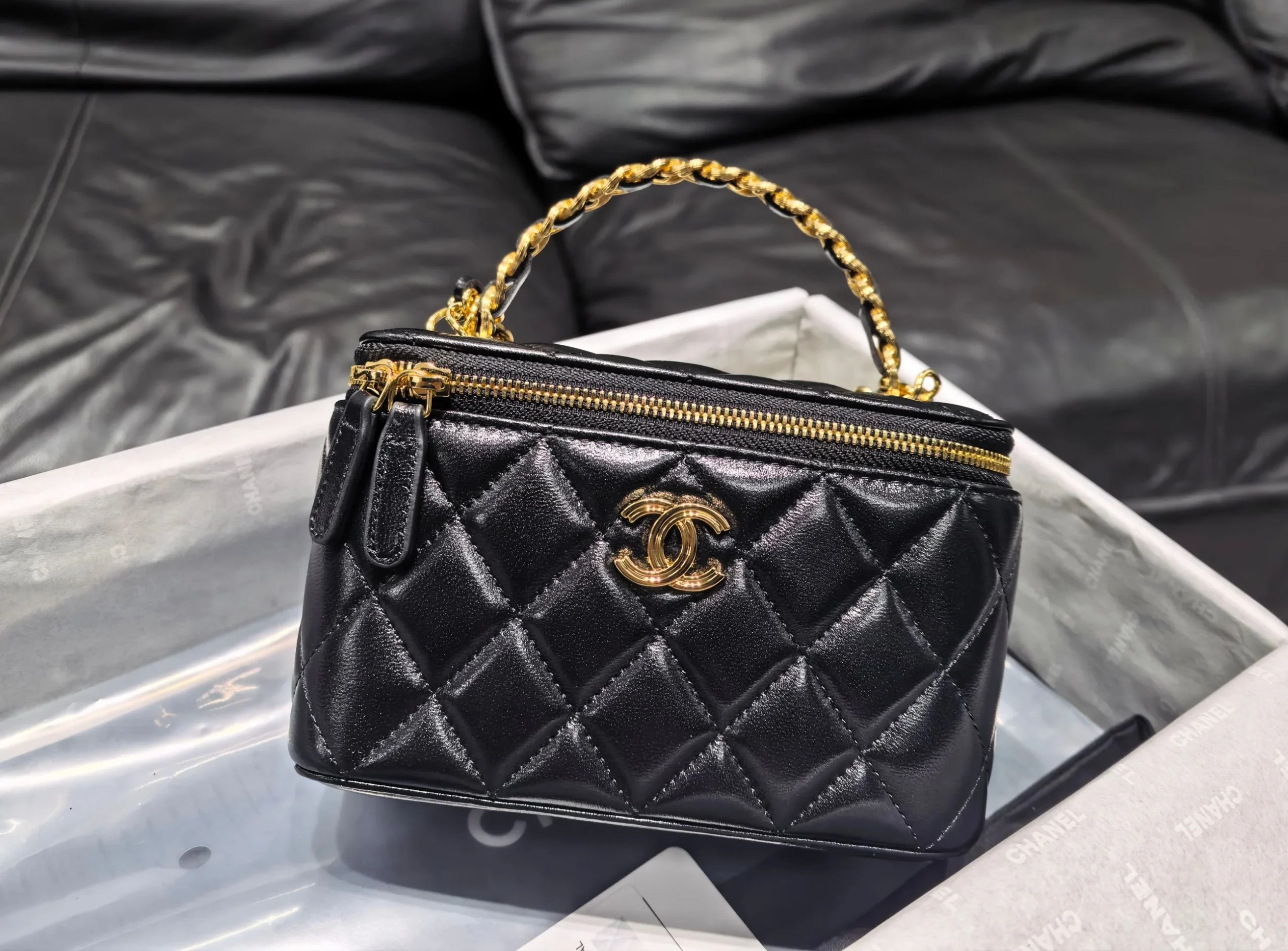 CHANEL Top Handle Bags Black-Gold 17X9.5X8CM F0010062268 - Image 2