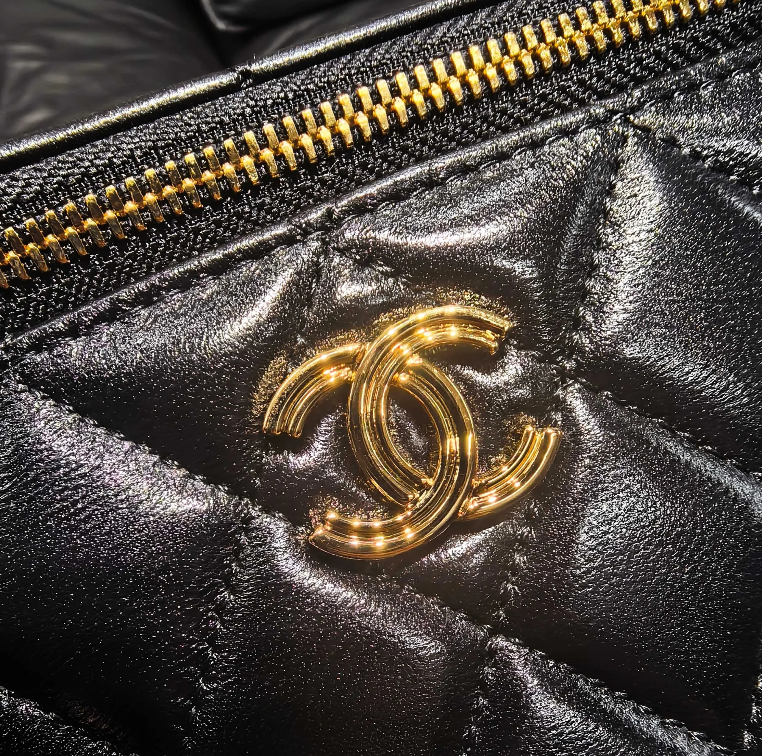 CHANEL Top Handle Bags Black-Gold 17X9.5X8CM F0010062268 - Image 6