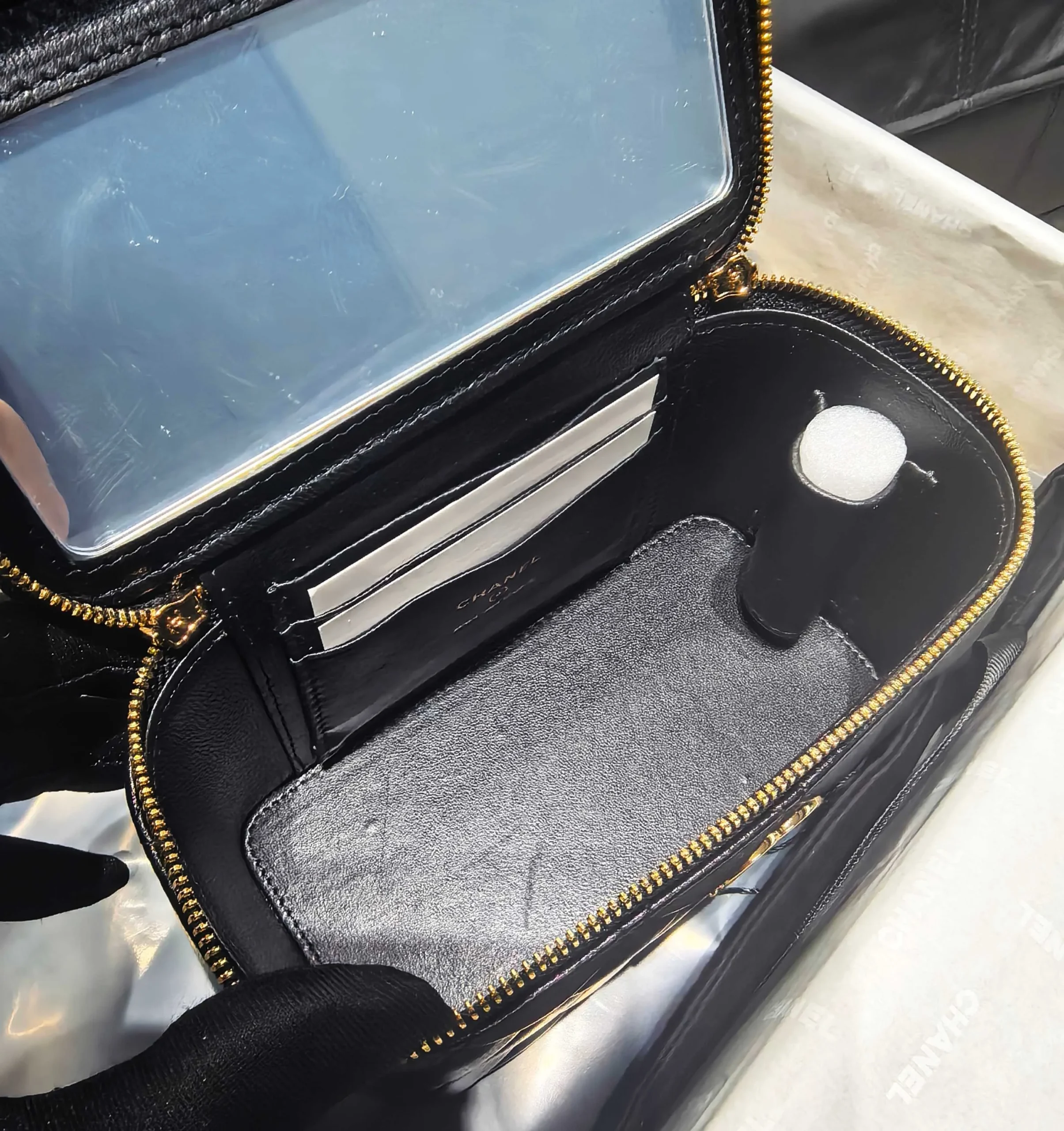 CHANEL Top Handle Bags Black-Gold 17X9.5X8CM F0010062268 - Image 9
