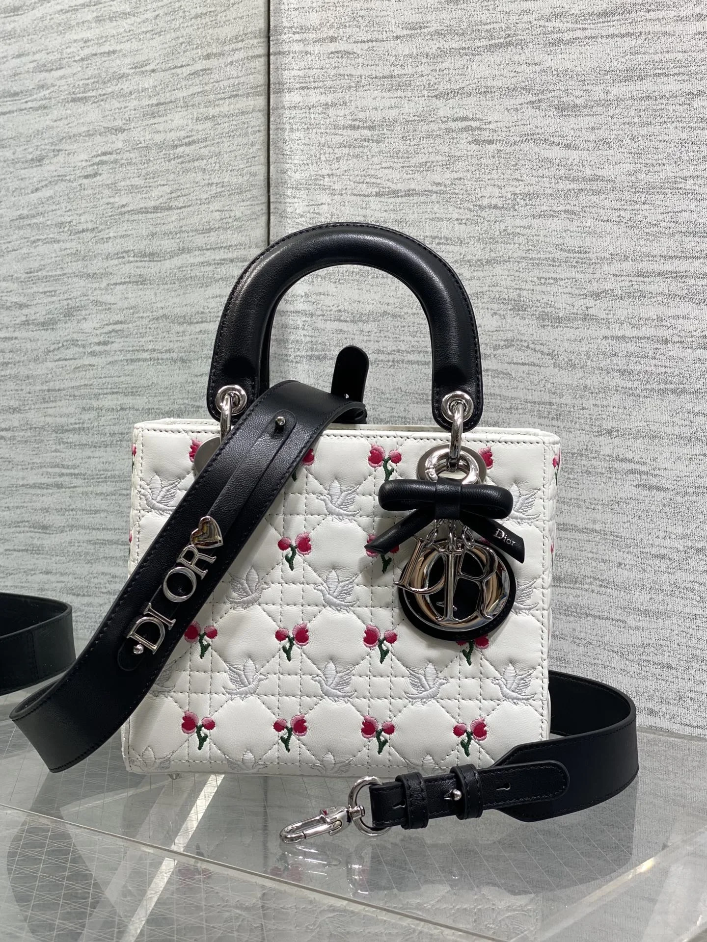 DIOR Top Handle Bags Lambskin White-Black 20X17X8CM G5010060698