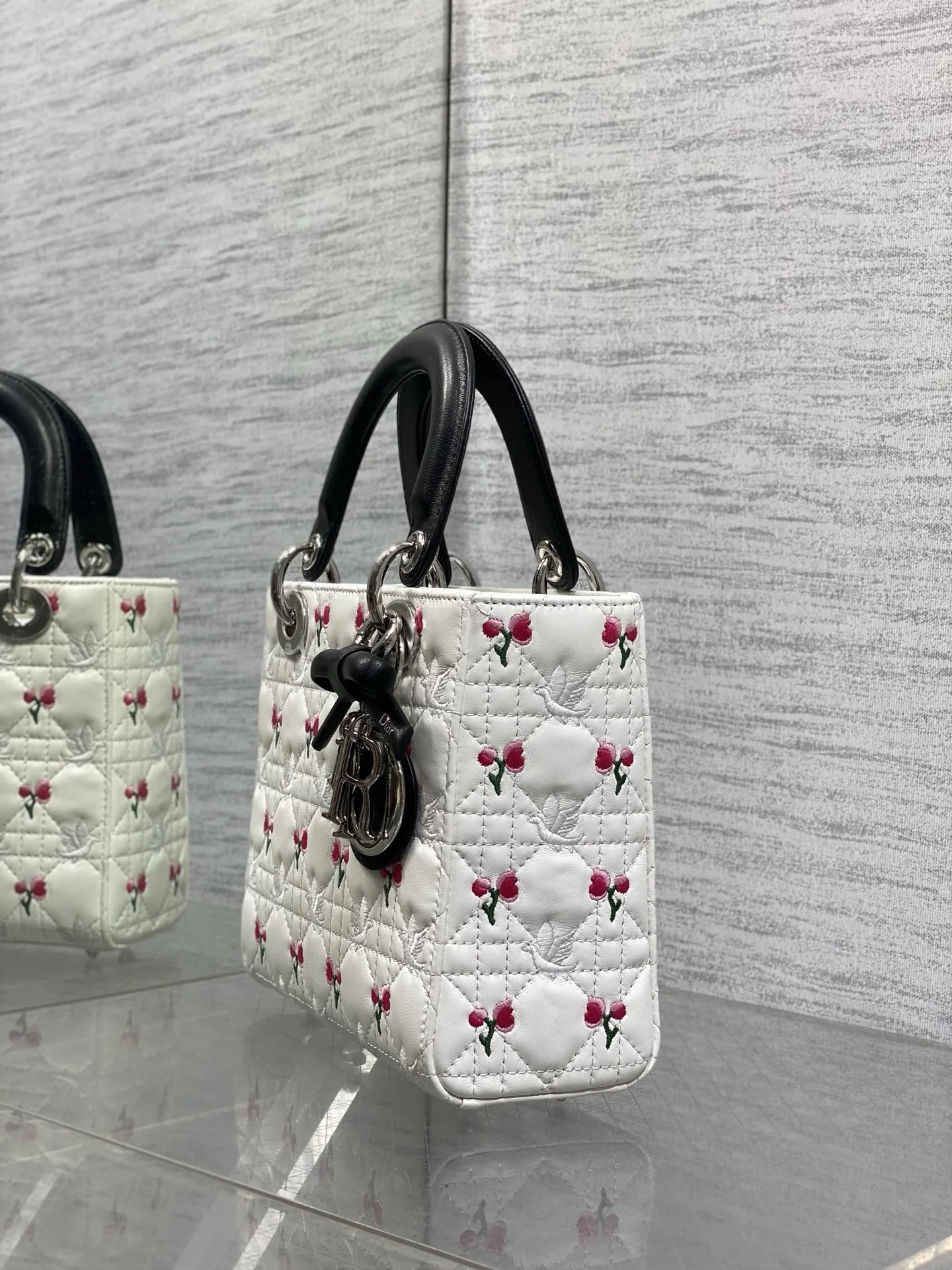 DIOR Top Handle Bags Lambskin White-Black 20X17X8CM G5010060698 - Image 6