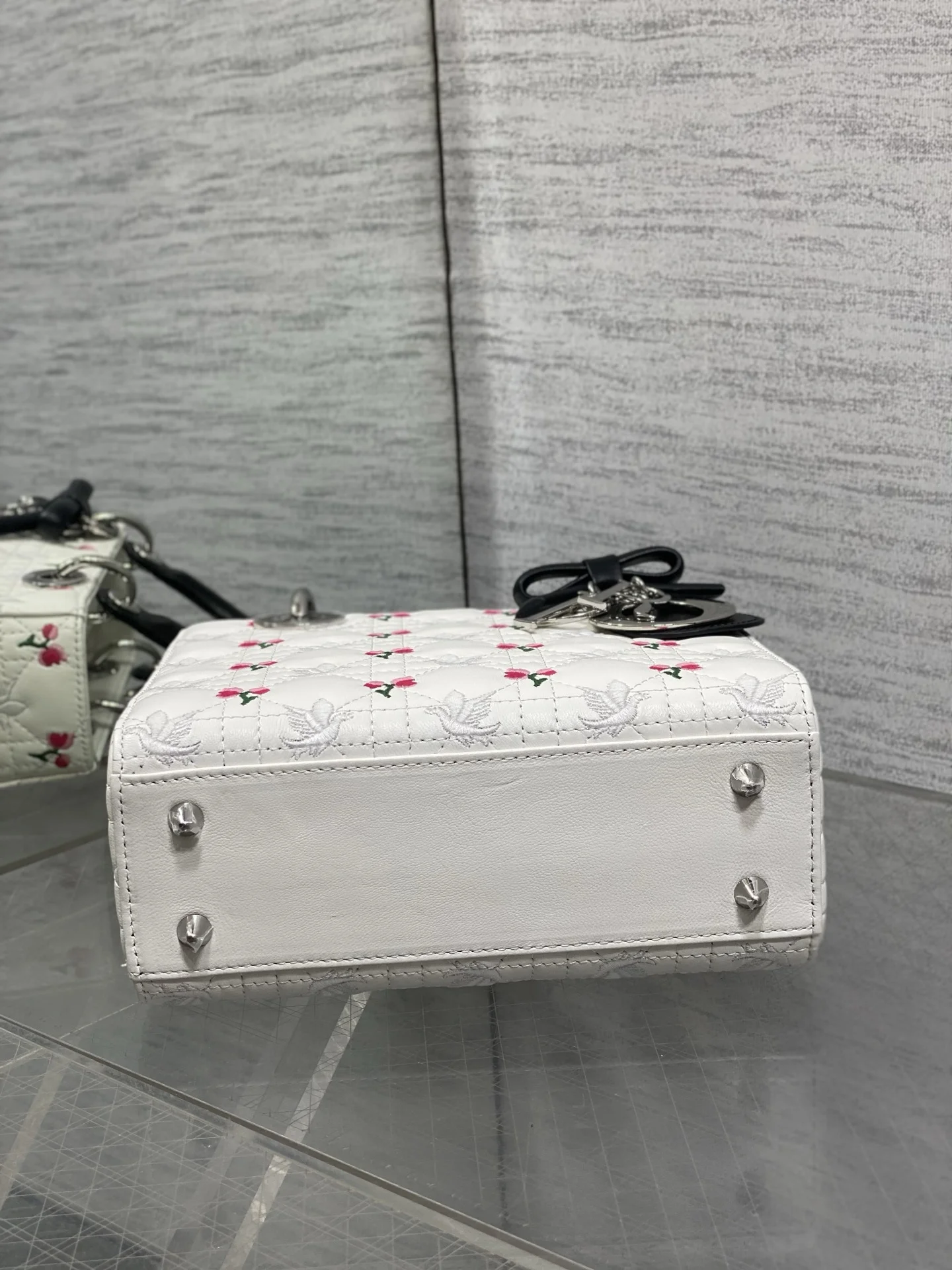 DIOR Top Handle Bags Lambskin White-Black 20X17X8CM G5010060698 - Image 7