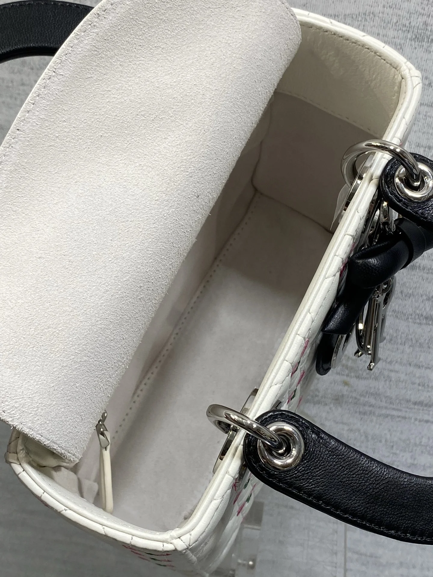 DIOR Top Handle Bags Lambskin White-Black 20X17X8CM G5010060698 - Image 8