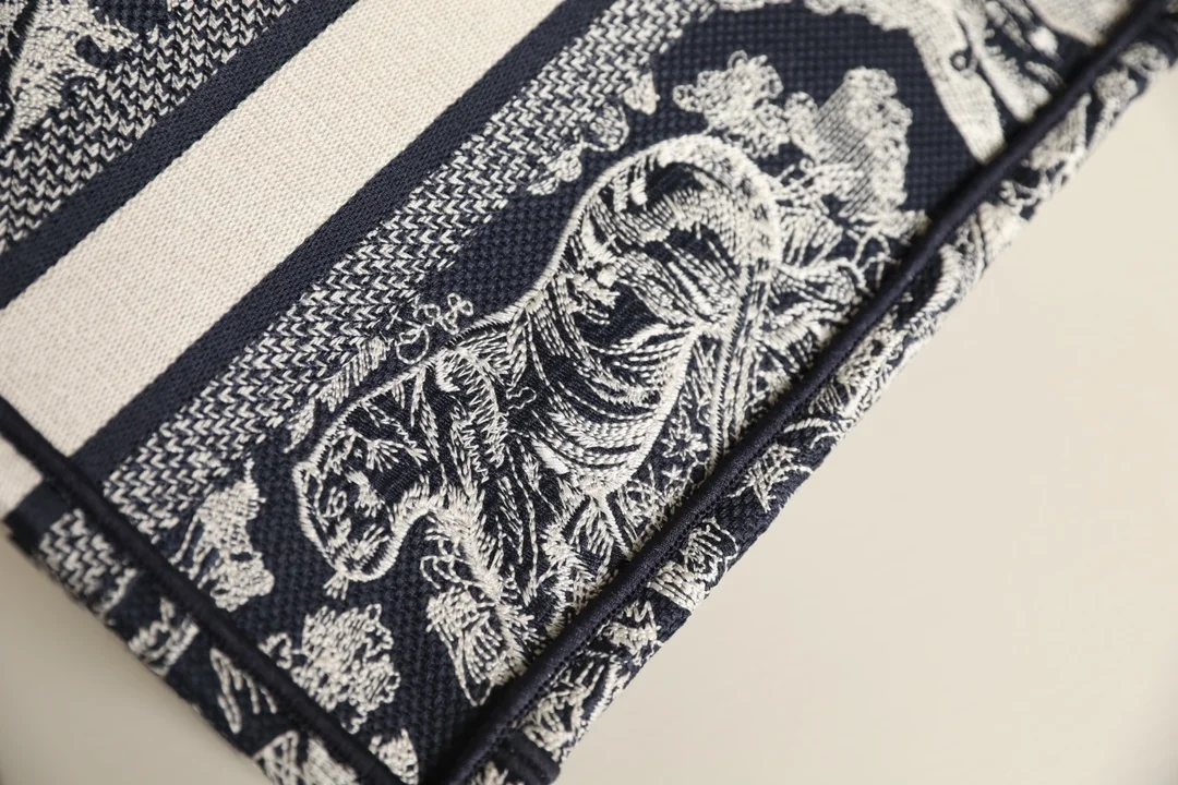 DIOR Totes Bags Embroidered Canvas Navy-White 26.5X21X14CM F5010060195 - Image 7