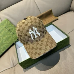 Alternative view of GUCCI Caps Brown-White F510070410