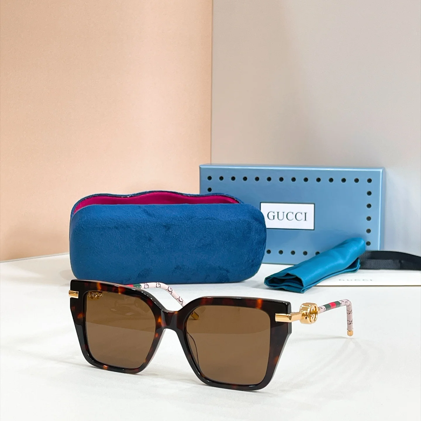 GUCCI Sunglasses A0510070212 - Image 2