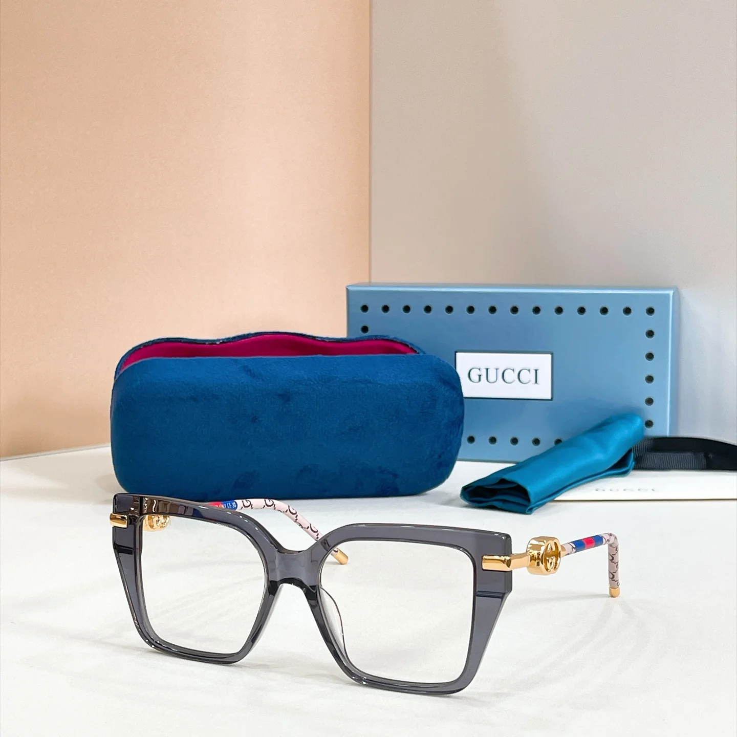 GUCCI Sunglasses A0510070212 - Image 6