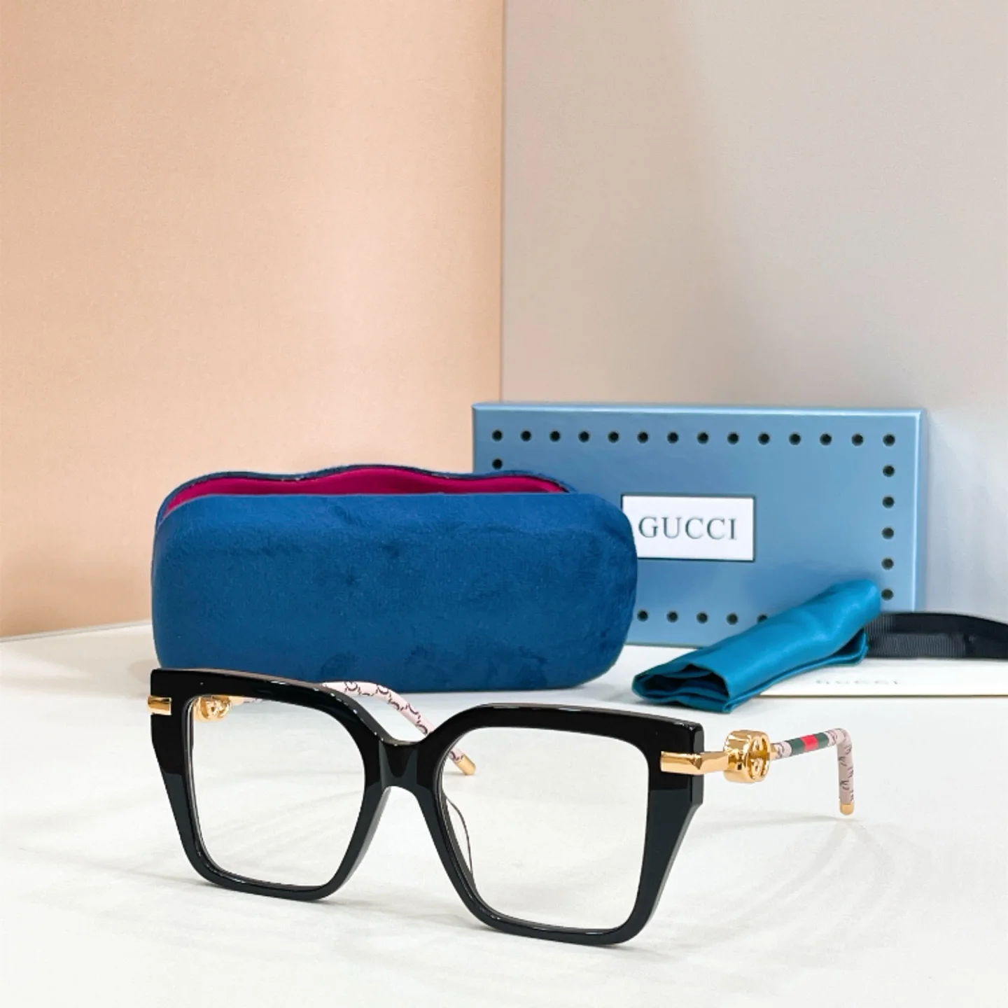 GUCCI Sunglasses A0510070212 - Image 8