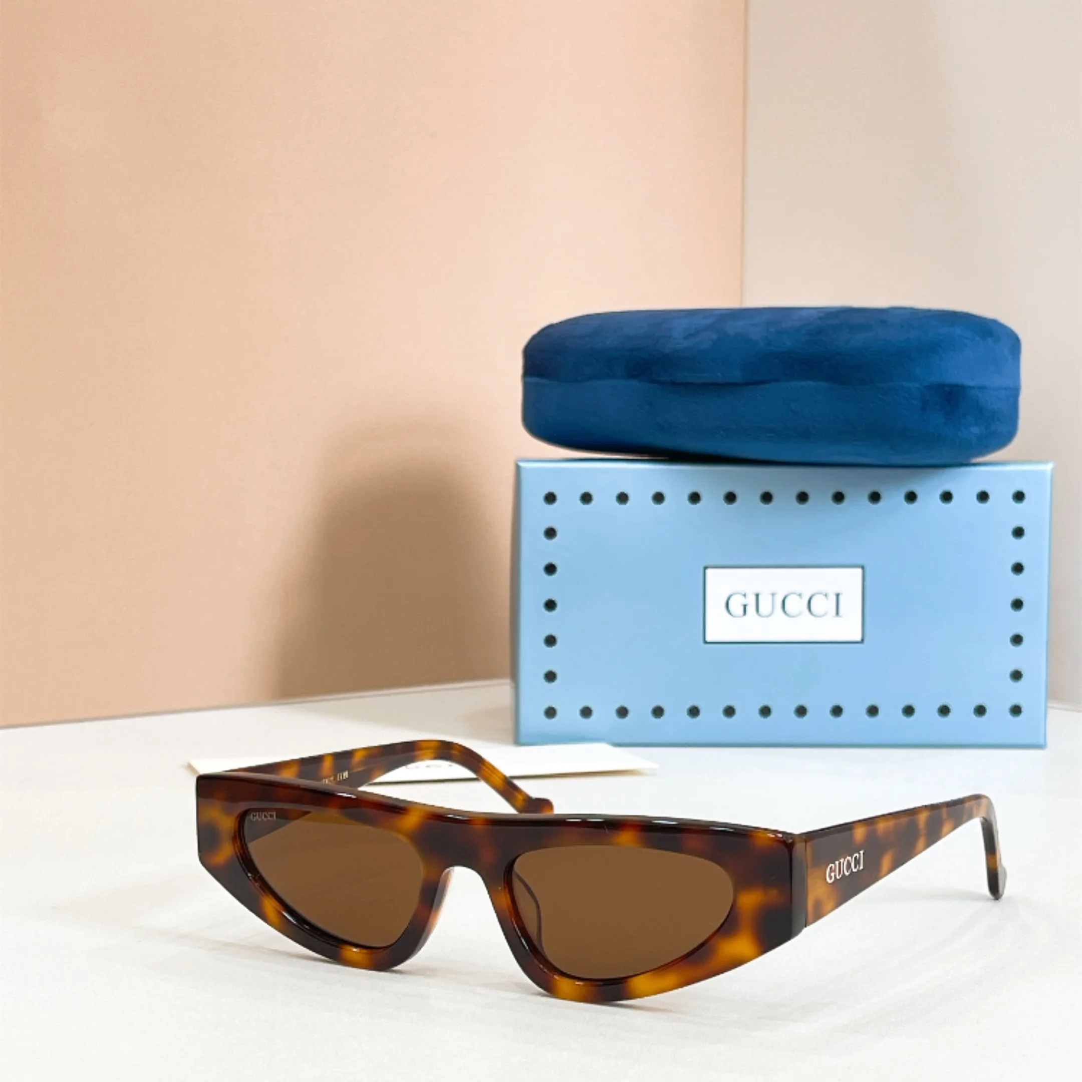 GUCCI Sunglasses A3510070183 - Image 6