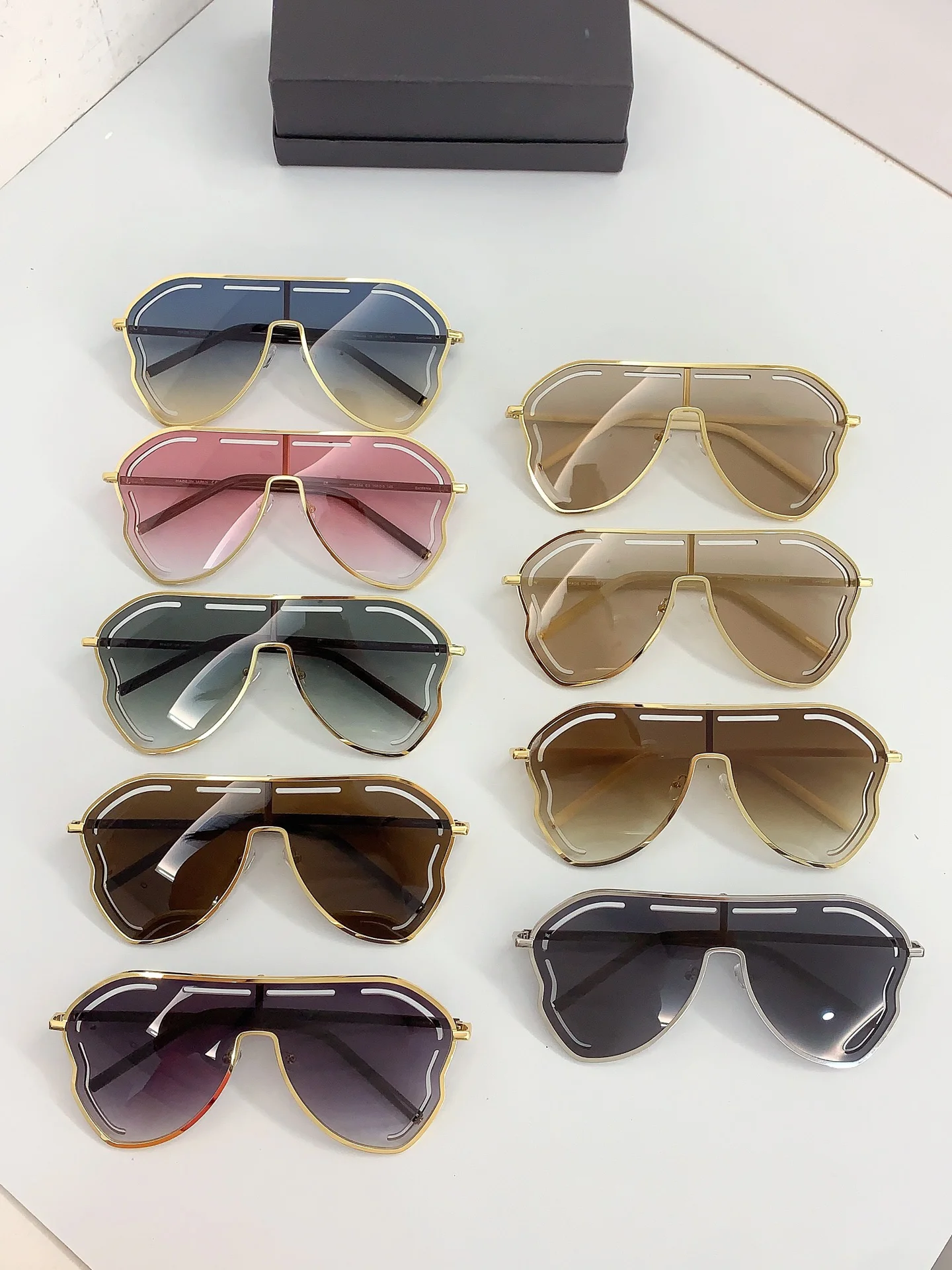 GUCCI Sunglasses A3510070207 - Image 2