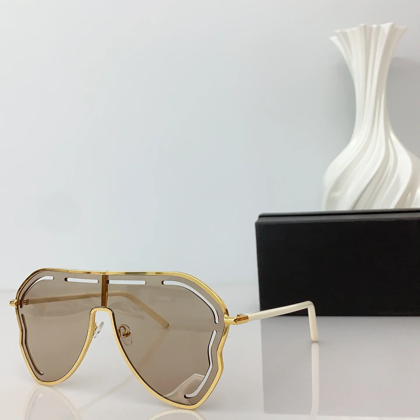 GUCCI Sunglasses A3510070207 - Image 3