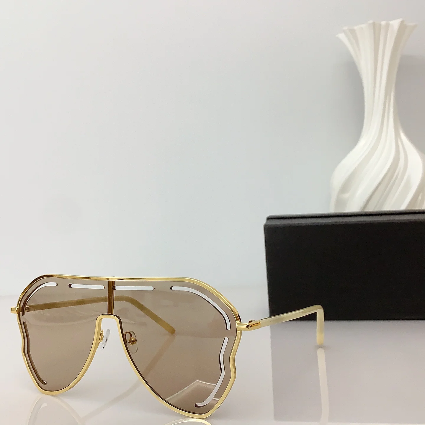 GUCCI Sunglasses A3510070207 - Image 4