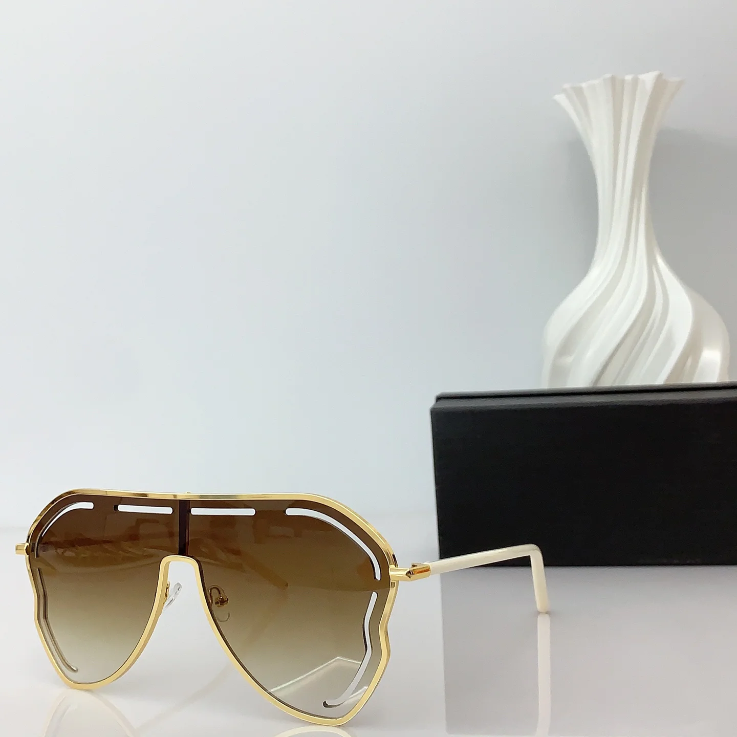 GUCCI Sunglasses A3510070207 - Image 5