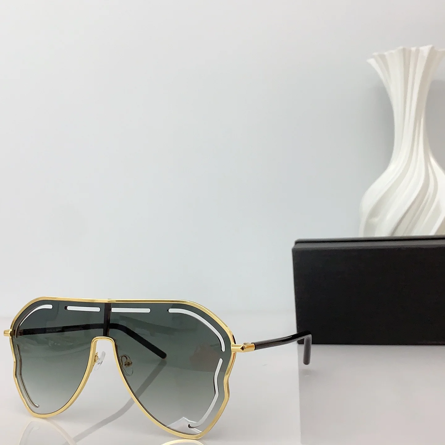GUCCI Sunglasses A3510070207 - Image 7