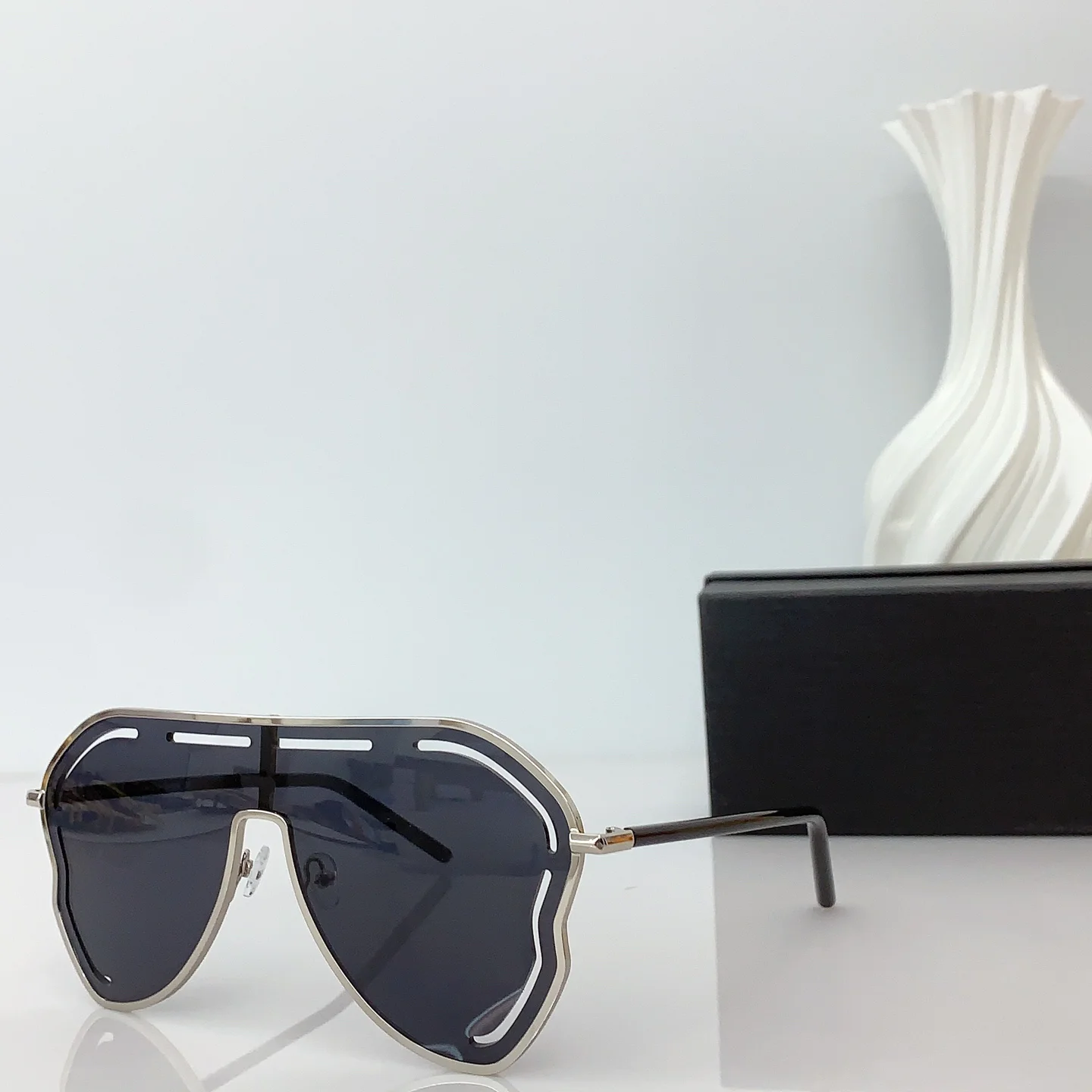 GUCCI Sunglasses A3510070207 - Image 8