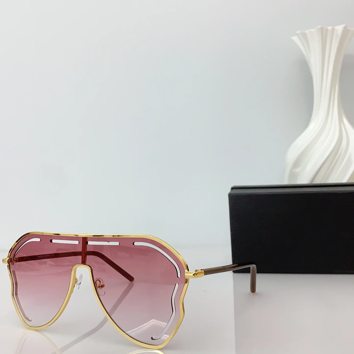 GUCCI Sunglasses A3510070207 - Image 9