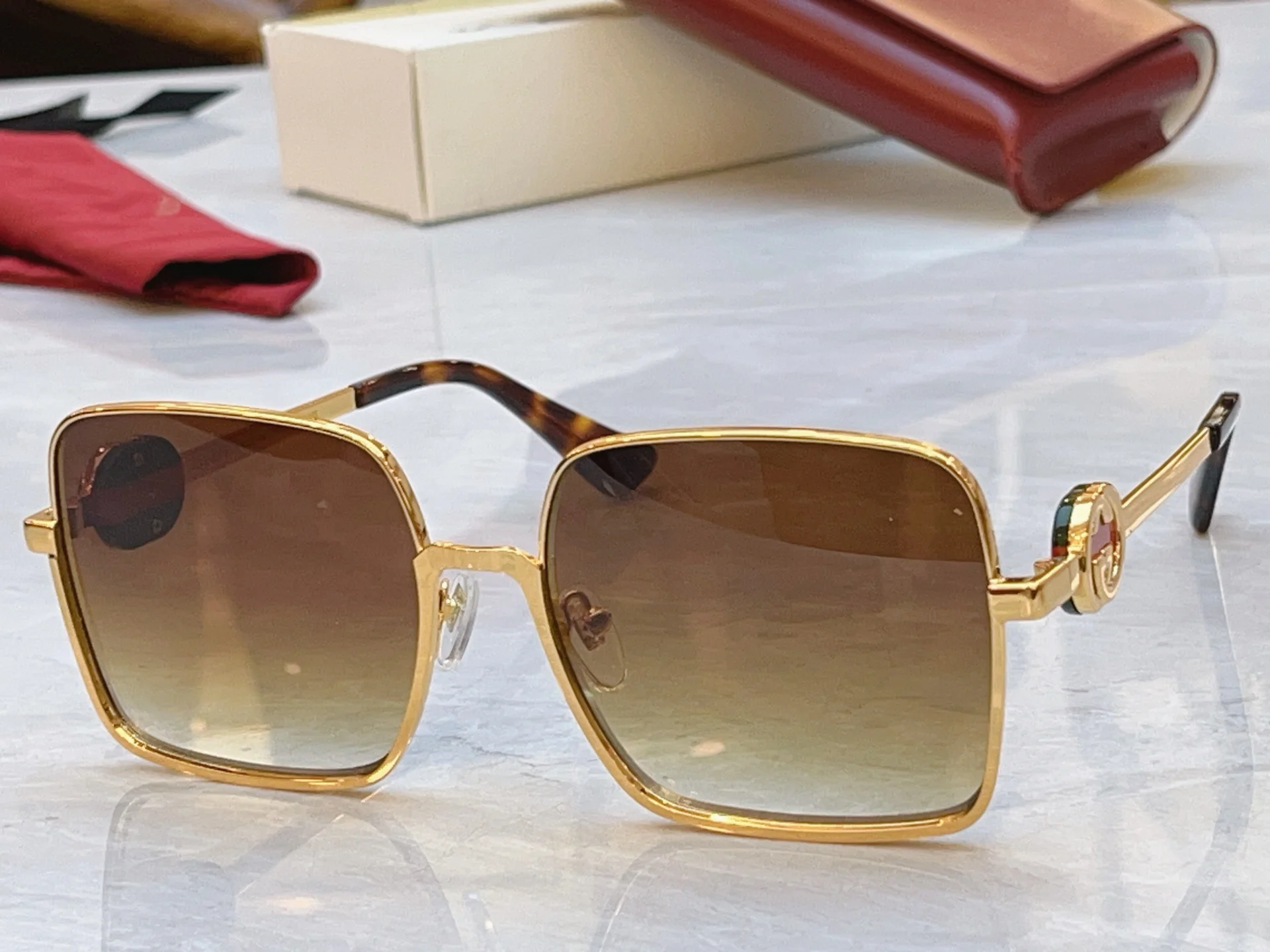 GUCCI Sunglasses A3510070582 - Image 3