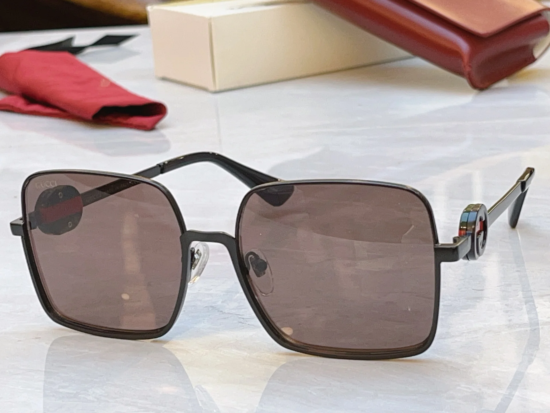 GUCCI Sunglasses A3510070582 - Image 4