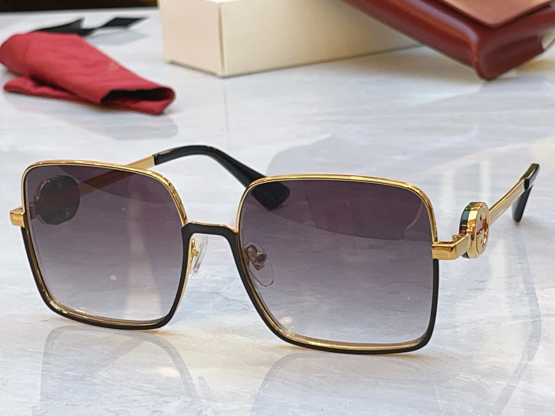 GUCCI Sunglasses A3510070582 - Image 6