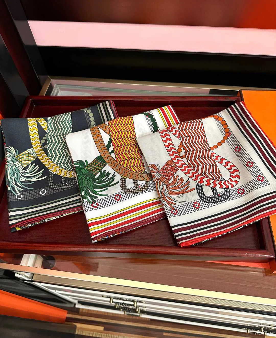 HERMES Scarves Silk Cream-Red-Black 90X90 A3010073016 - Image 3