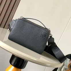 LOEWE Crossbody Bags Calf Leather Black 18X13X8.5CM F4010060416