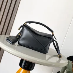 LOEWE Shoulder Bags Black-Gold 18X12.5X7.5CM F7010060602
