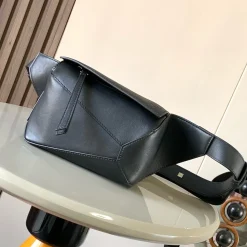 LOEWE Shoulder Bags Calf Leather Black 18X12X7.5CM F1010060548