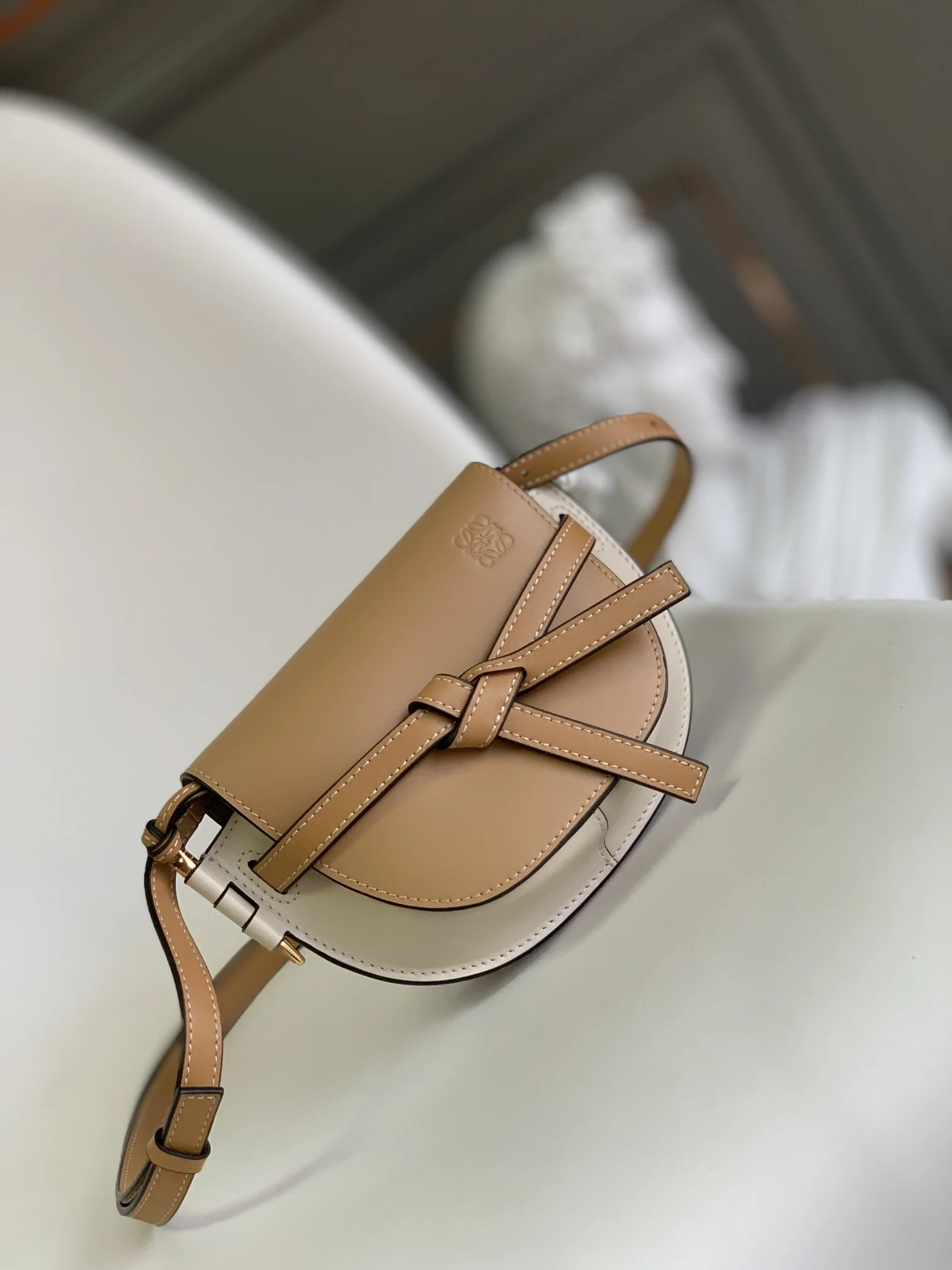 LOEWE Shoulder Bags Calfskin Leather Tan-White 15X12.5X8CM E6010062708