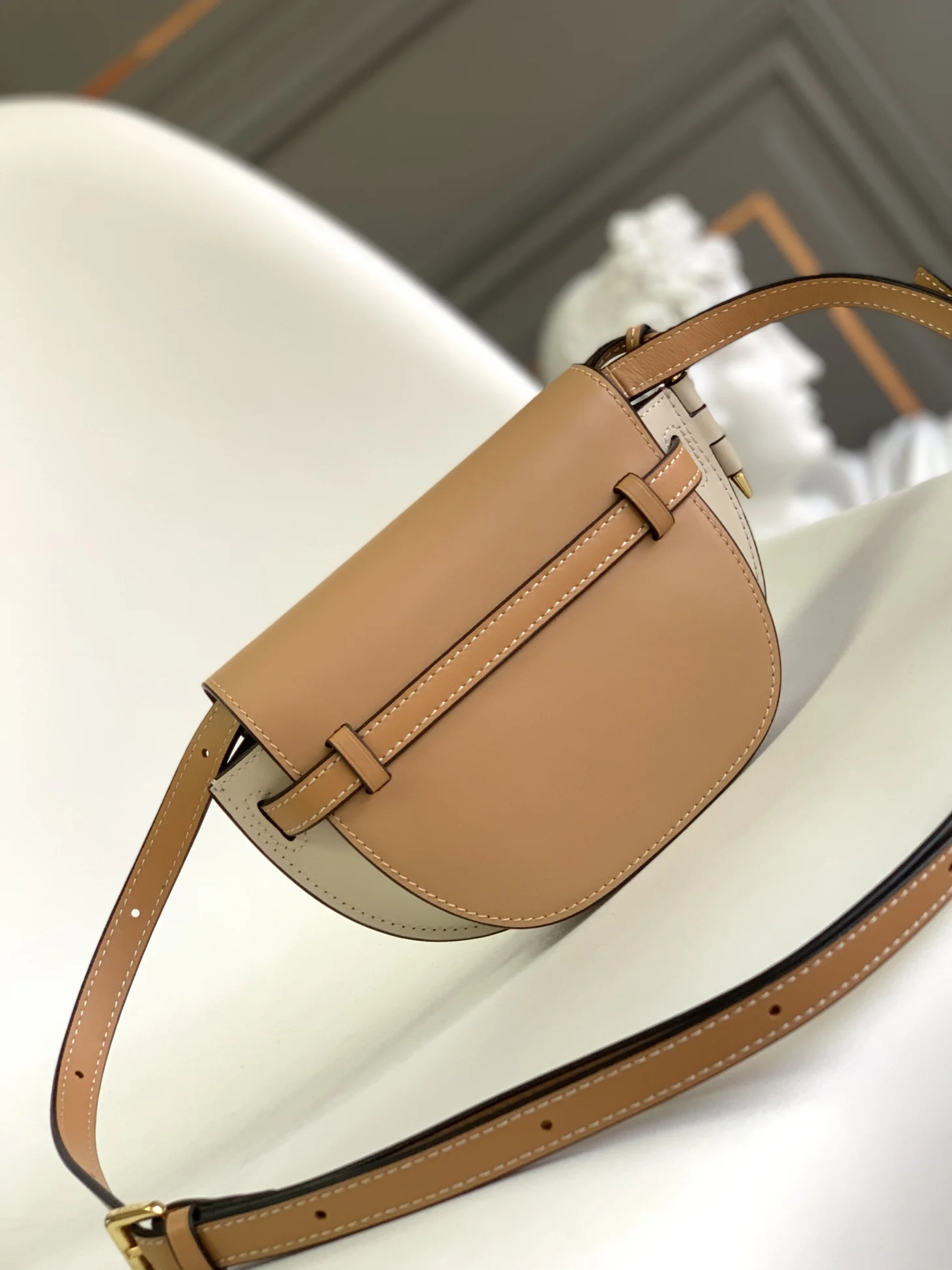 LOEWE Shoulder Bags Calfskin Leather Tan-White 15X12.5X8CM E6010062708 - Image 3