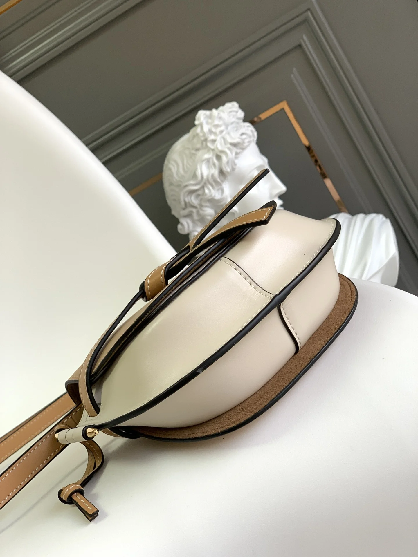 LOEWE Shoulder Bags Calfskin Leather Tan-White 15X12.5X8CM E6010062708 - Image 4