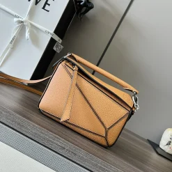 LOEWE Shoulder Bags Grained Calf Leather Brown-Black 18X12.5X8CM E4010062204