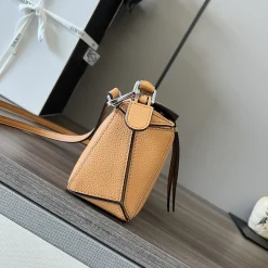 Alternative view of LOEWE Shoulder Bags Grained Calf Leather Brown-Black 18X12.5X8CM E4010062204